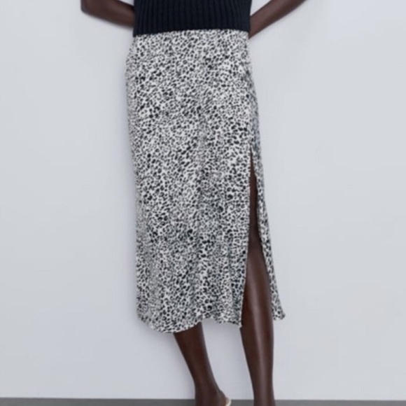 Zara Dresses & Skirts - Zara Animal Print Slit MIDI Skirt XS